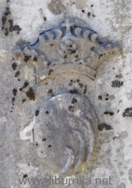 Grb obitelji Kinsky s obiteljske grobnice u Opatiji
