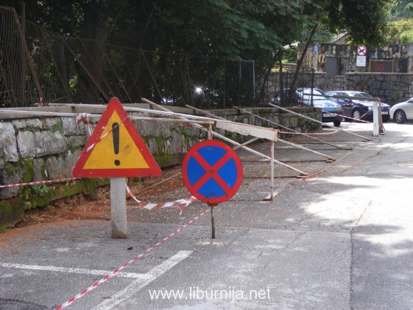 Prepreke i znakovi u Dobrilinoj ulici