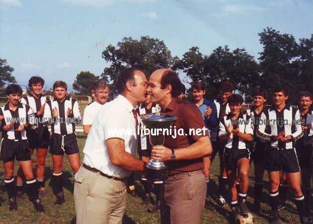 Liburnija.net: Dodjela pehara za osvojeno regionalno prvenstvo 1982/83 na igralištu NK Opatije