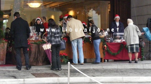 Liburnija.net: Čokoladni štand ispred hotela Milenij @ Opatija