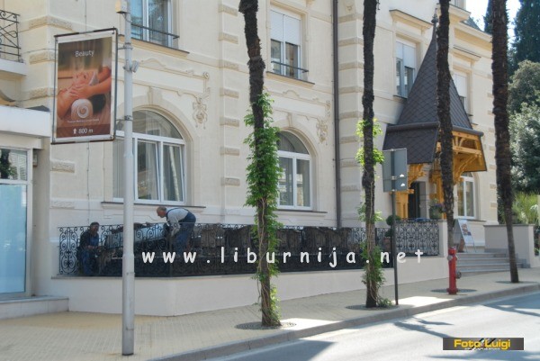 Liburnija.net: Uređenje terase @ Hotel Agava