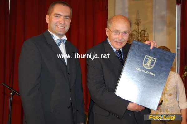 Liburnija.net: Dr. sc. Amir Muzur i Dr. Otto von Habsburg na svečanosti prilikom proglašenja počasnim građaninom Opatije