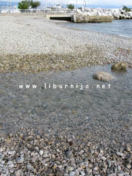 Liburnija.net: Potok preko plaže... @ Ičići