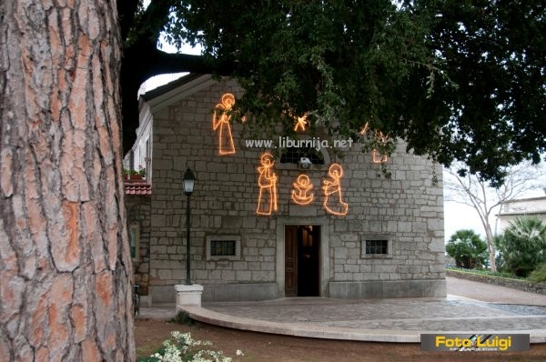 Liburnija.net: Zidne jaslice na pročelju crkve Sv. Jakova @ Opatija