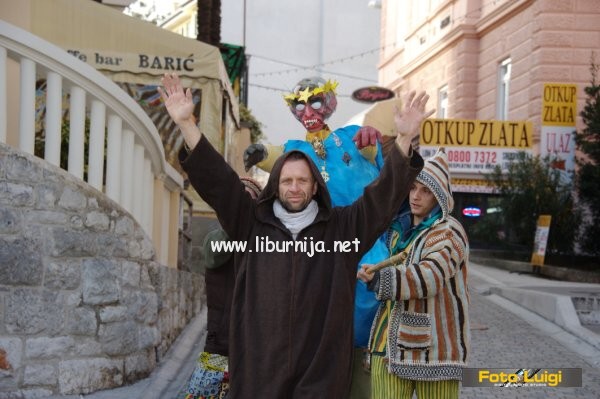 Liburnija.net: Podizanje Pusta i karnevalske zastave @ Opatija