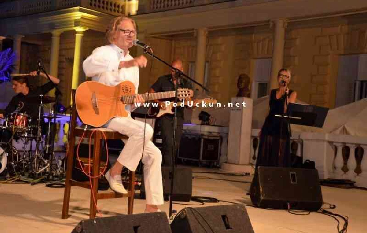 Sutrašnjim koncertom Tedija Spalata završava “Koncertni kolovoz” u Mošćeničkoj Dragi