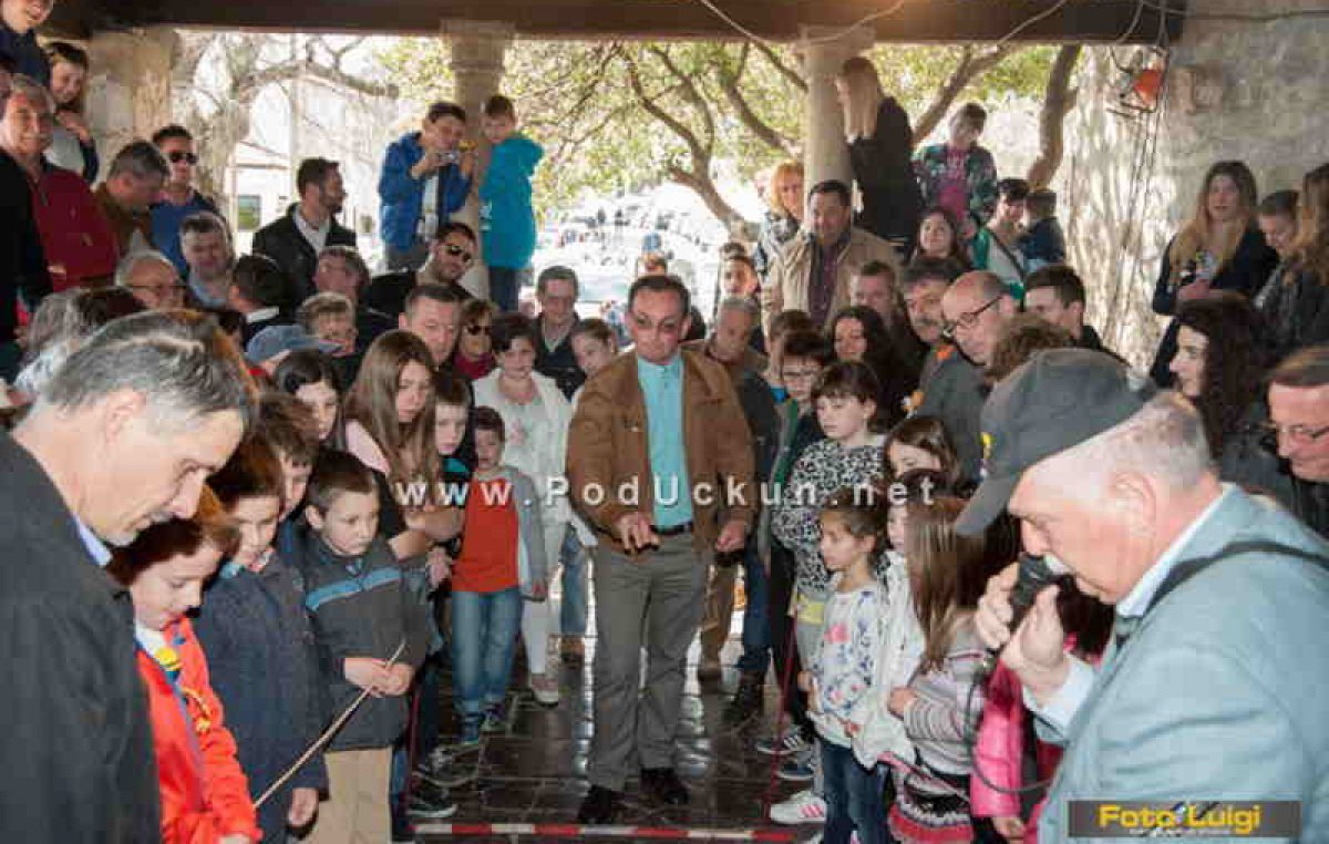 Tradicionalni turnir u picanju jaja održava se točno na Uskrs u podne @ Mošćenice