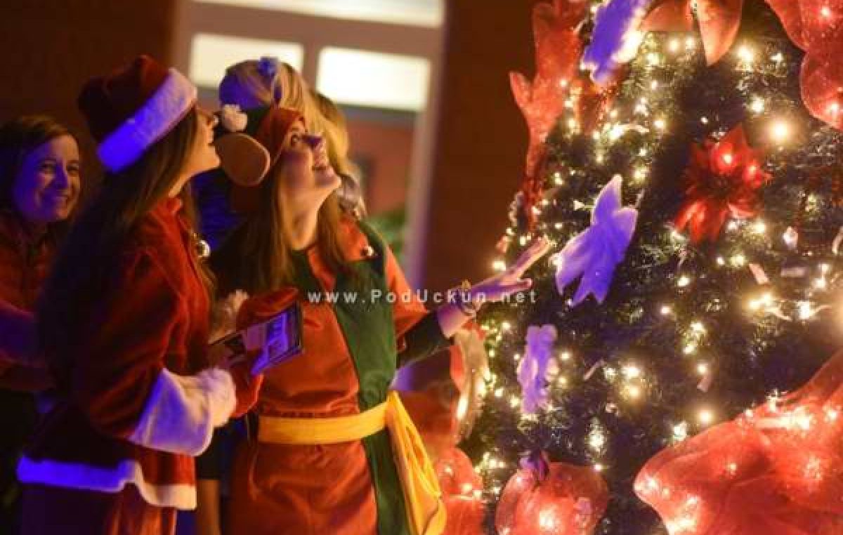 Christmas Tree Lighting – Paljenje lampica na terasi Continentala ove subote u 18 sati