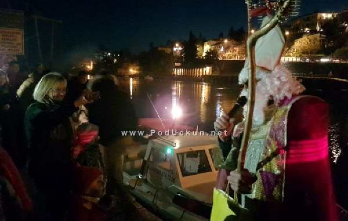 Sveti Nikola ponovo brodom stiže u Iku – U društvu Krampusa i s vrećom punom darova dovest će ga Ikarski barkajoli