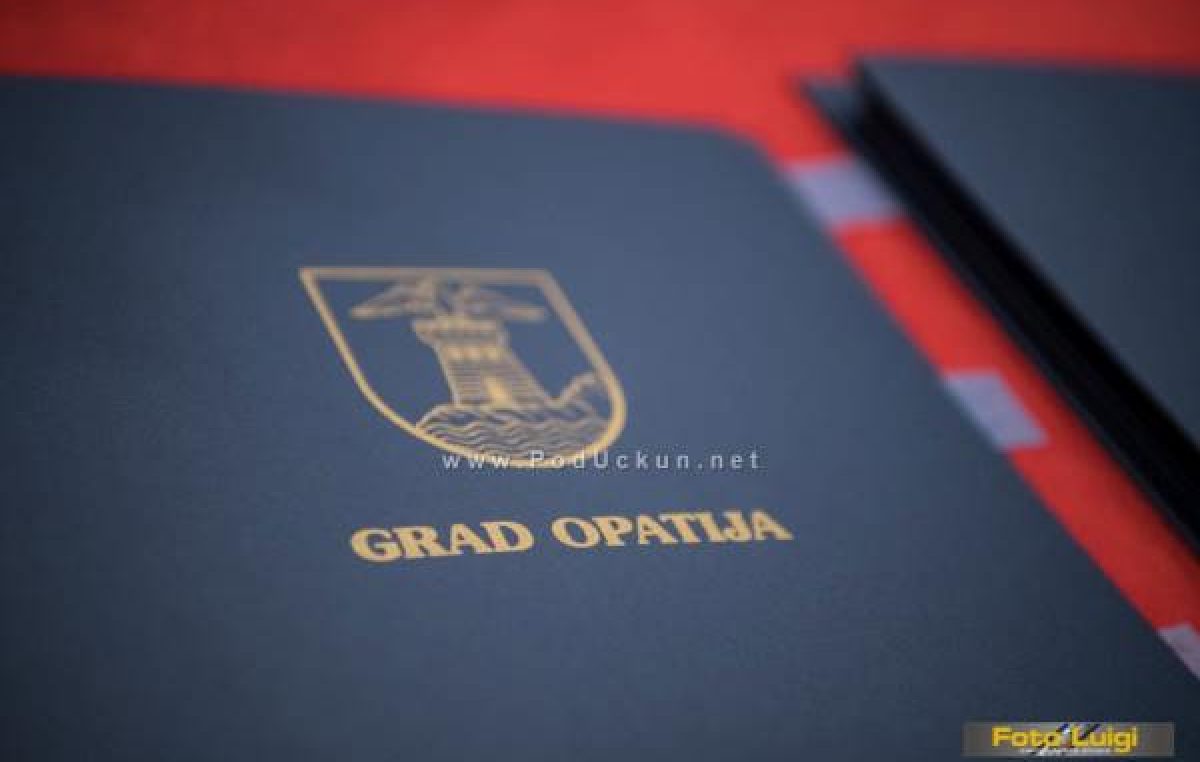Grad Opatija stipendira 86 učenika i studenata