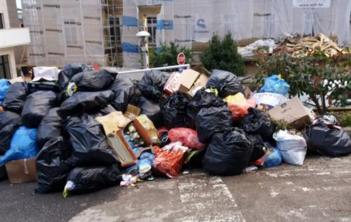 Gradsko vijeće odbilo prijedlog gradonačelnika Dujmića da se ukine pojačani odvoz otpada tijekom ljetne sezone