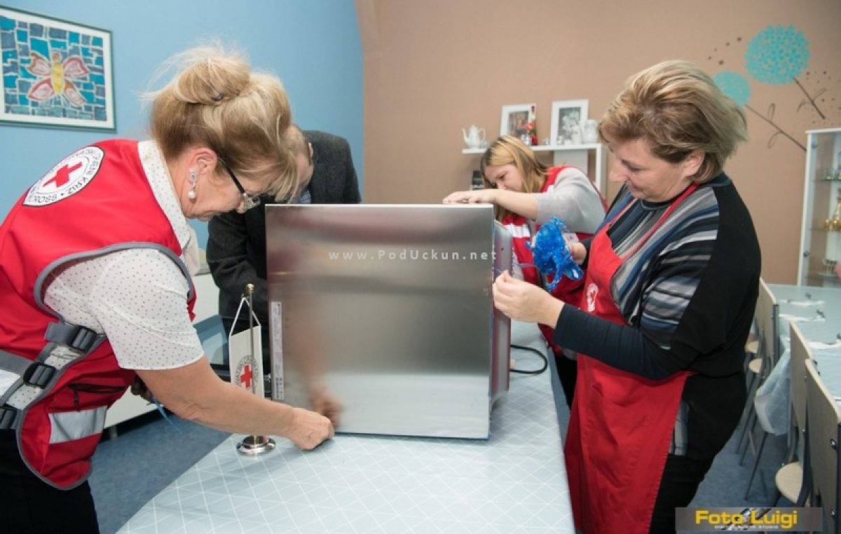 U OKU KAMERE Članovima GD Crvenog križa uručena pećnica uz tradicionalni donatorski ručak @ Opatija