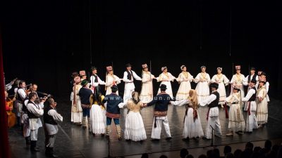 Folklorni ansambl Lado predstavio svu raskoš hrvatske folklorne baštine