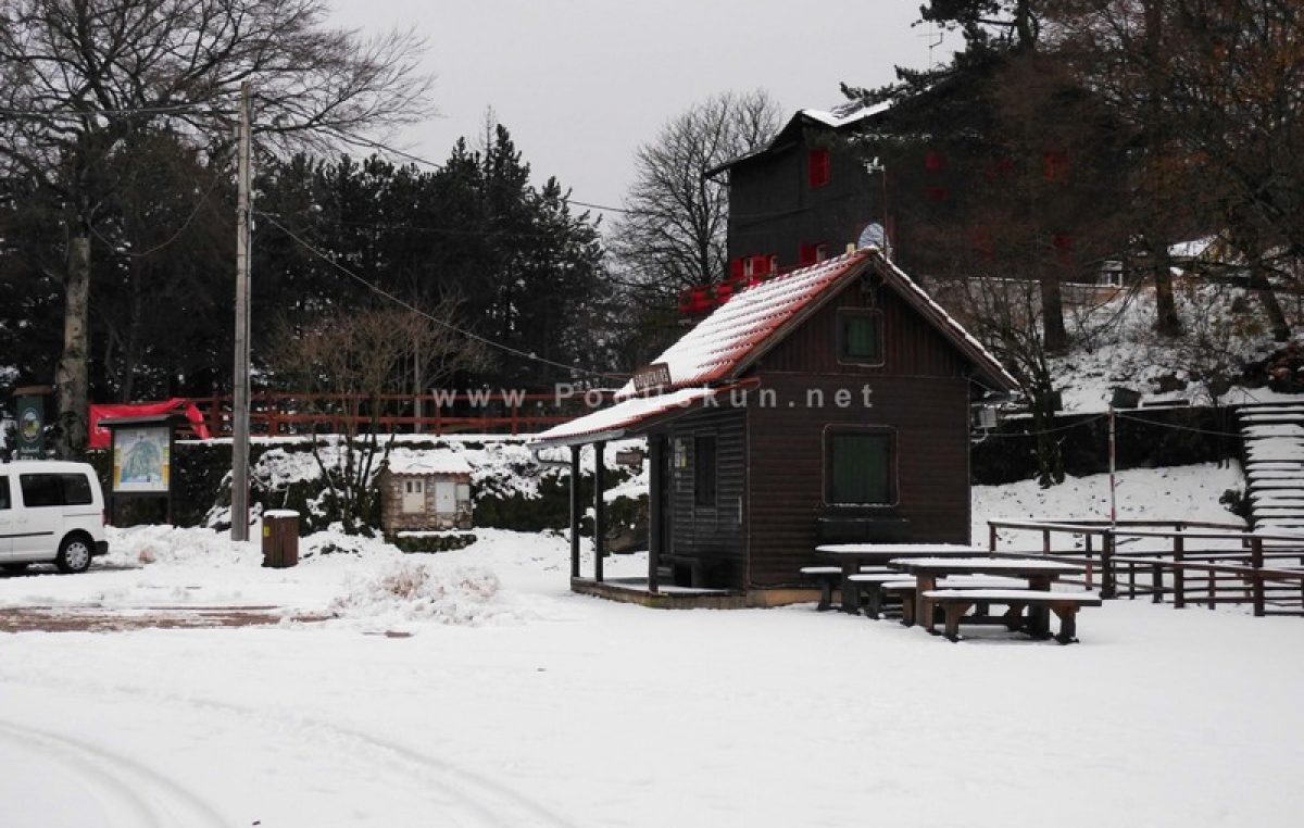VIDEO Prvi snijeg stvorio savršenu kulisu za zimske radosti @ Učka