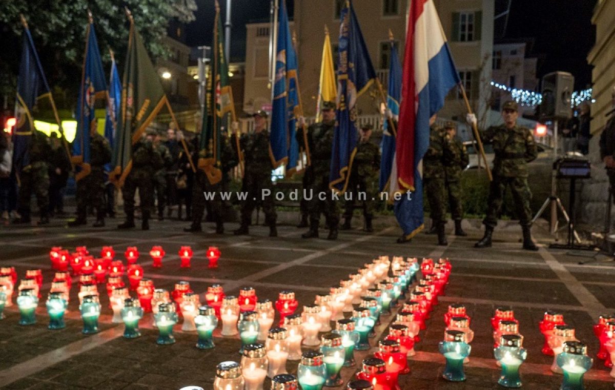 Paljenjem svijeća Opatijci odali počast žrtvama Vukovara i Škabrnje
