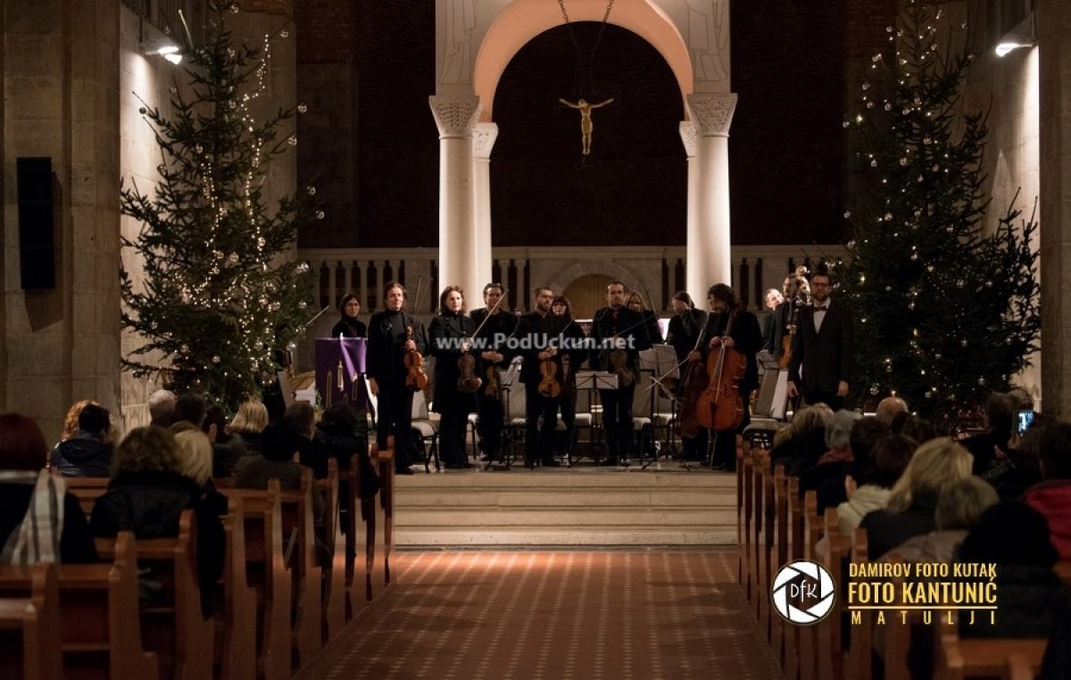 FOTO Opatijski komorni orkestar Griegom i Respighijem obilježio opatijski advent