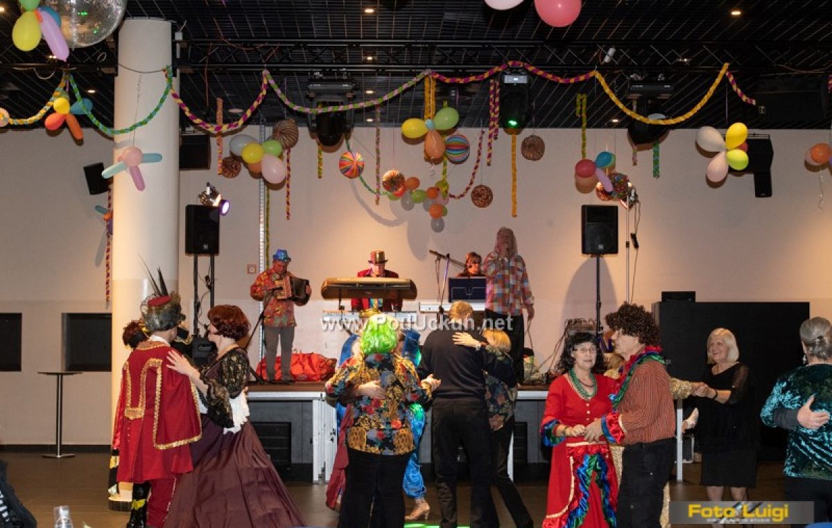 FOTO: Dobra zabava pod maskama uz Duleta i Bonacu – Maškarani tanci zagrijali klub Gervais