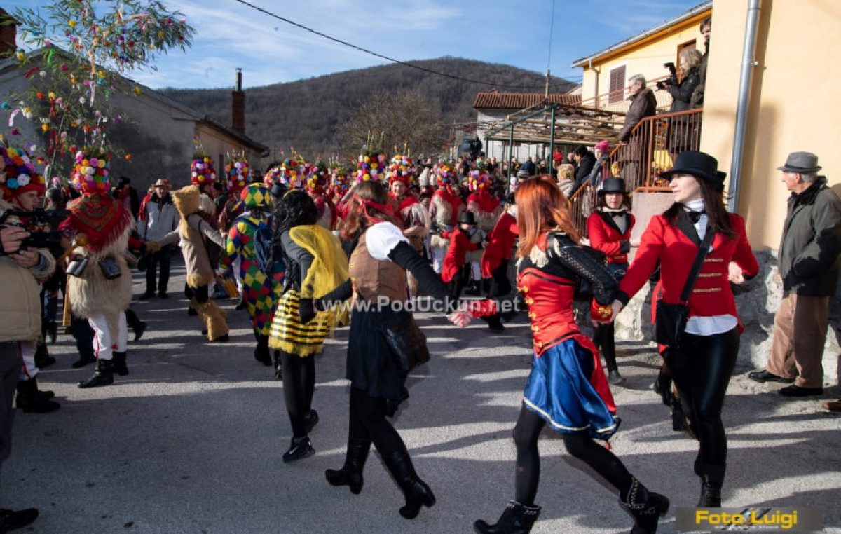 Tradicija duga stoljeće i pol – Brgujski zvončari na svom pohodu u Mučiće @ Matulji