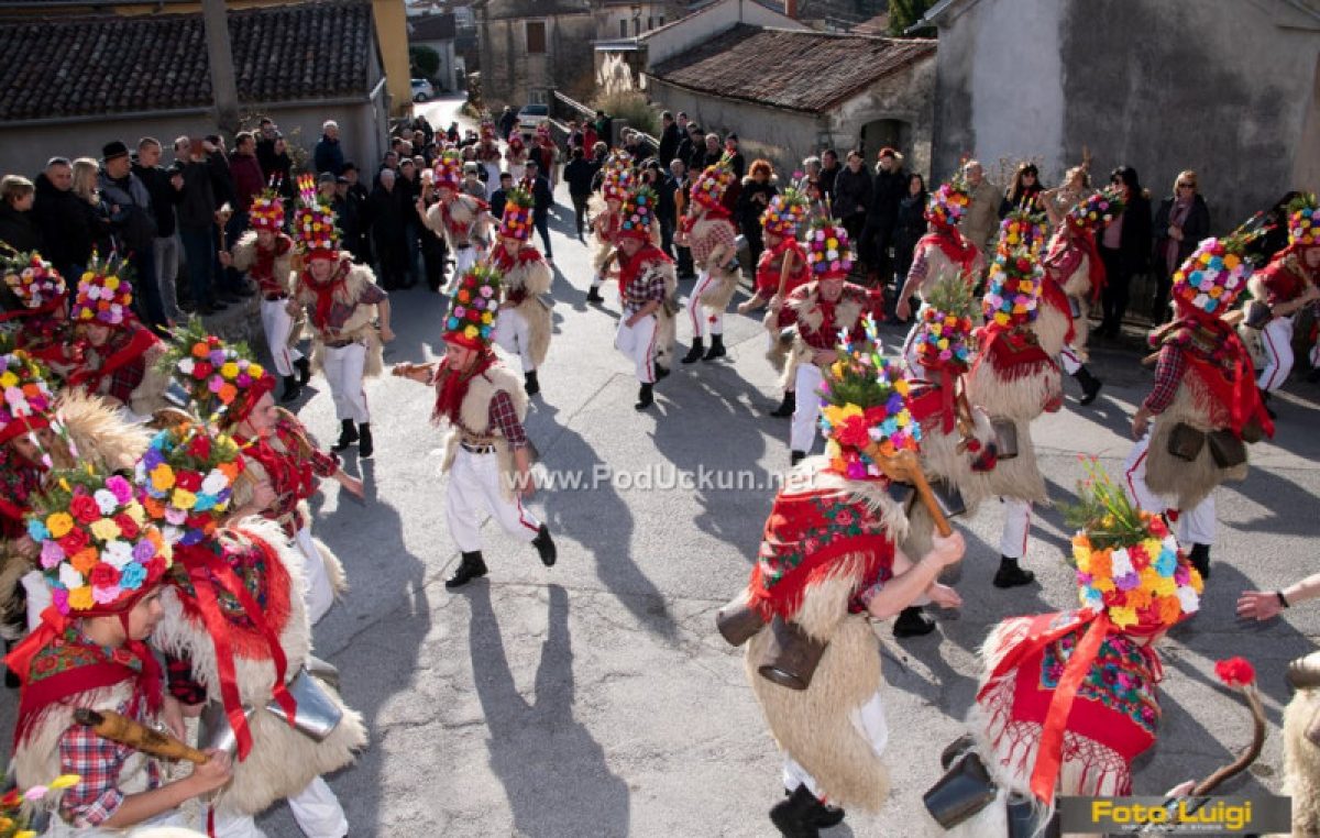 FOTO/VIDEO: Tradicija duga stoljeće i pol – Brgujski zvončari na svom pohodu u Mučiće @ Matulji