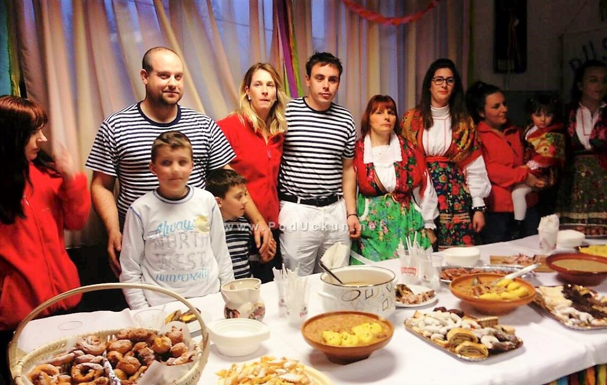 FOTO Pusne delicije i autohtonu kuhinju predstavili Munski zvončari na Festivalu pusne hrani