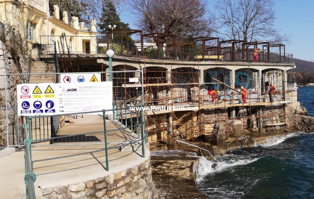 U OKU KAMERE Lovran krenuo u obnovu lungomara – U tijeku radovi na sanaciji šetnice i pješačkih mostova