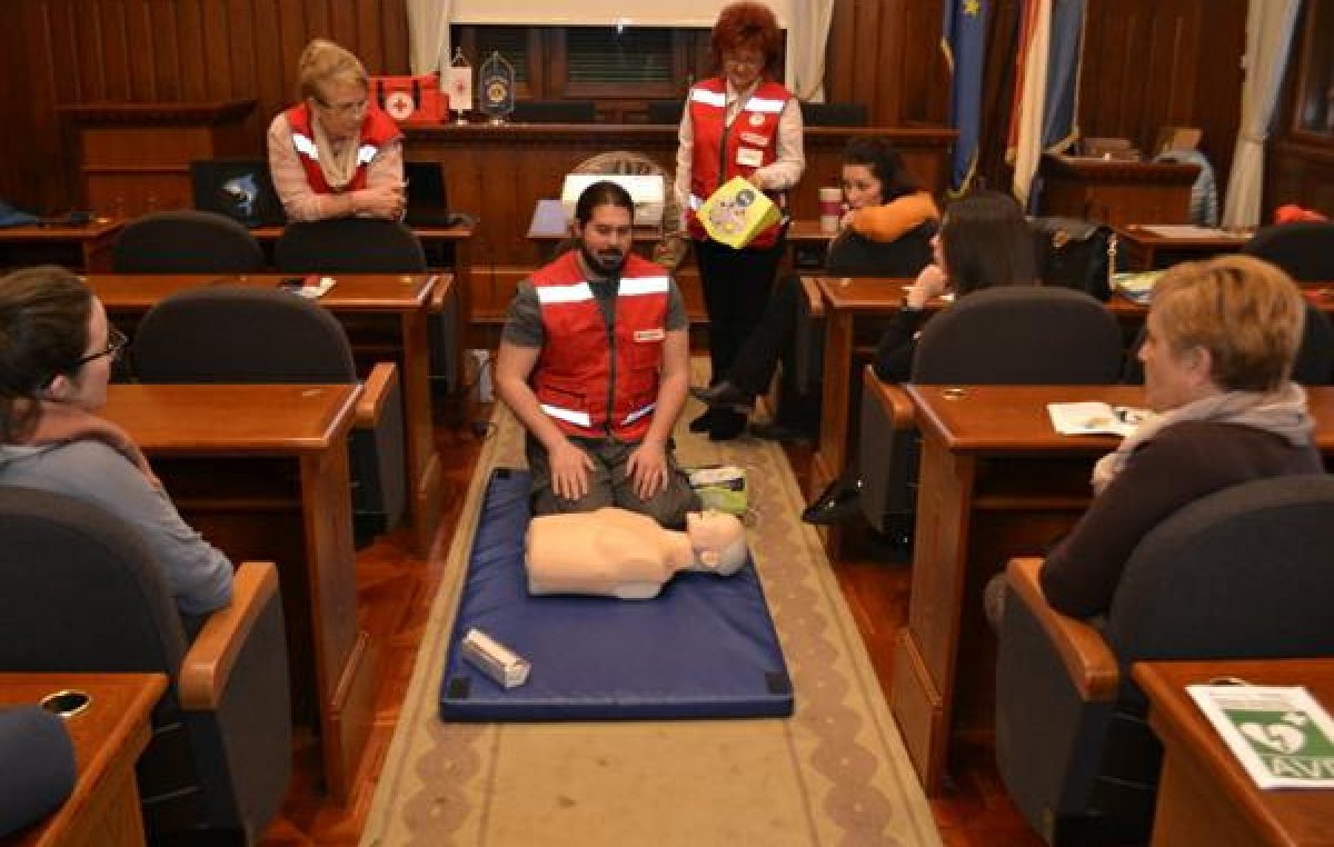 U Gradu Opatiji održana obuka za uporabu defibrilatora