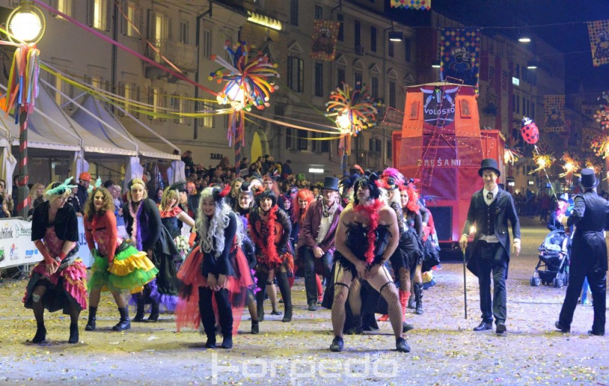VIDEO/FOTO Eksplozija kreativnosti i duhovitosti na Međunarodnoj karnevalskoj povorci – Deset tisuća maškara osvojilo Korzo