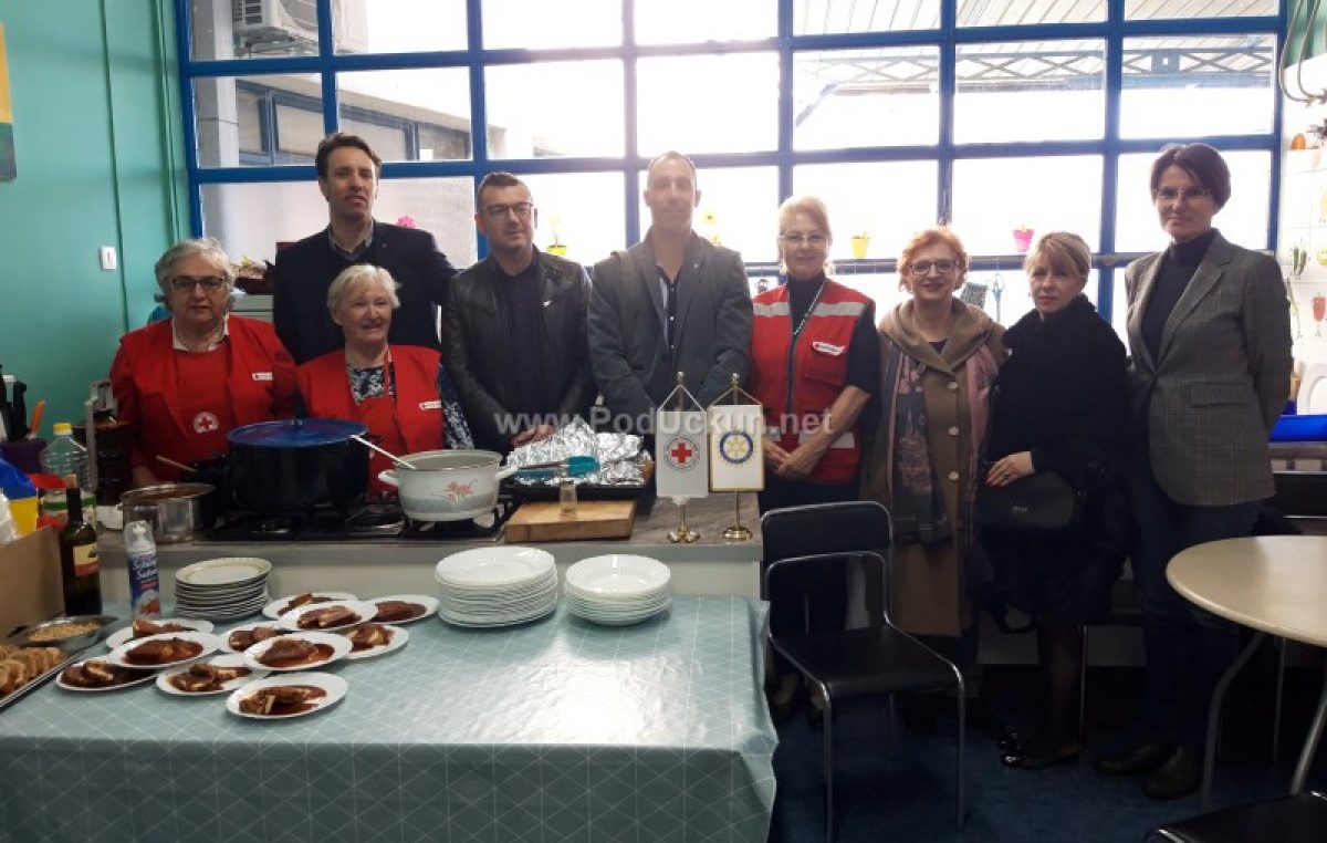 Članovi Rotary Cluba Opatija donirali namirnice za peti ovogodišnji Donatorski ručak