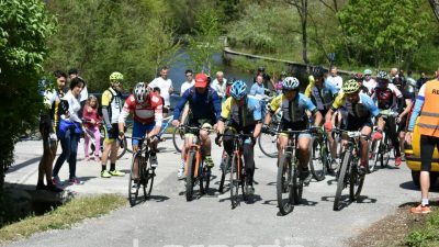 FOTO/VIDEO Stazom od Jušića do Dražica u spomen na Dejana Ljubasa i Dalibora Kalčića prošli brojni biciklisti