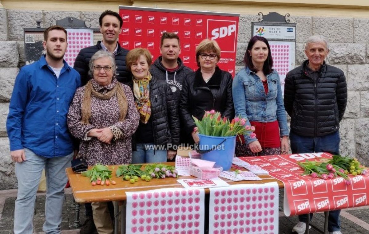 FOTO Najdraži cvijet Ane Rukavine – Članice Foruma žena SDP Matulji i Opatija prikupile 2600 kuna