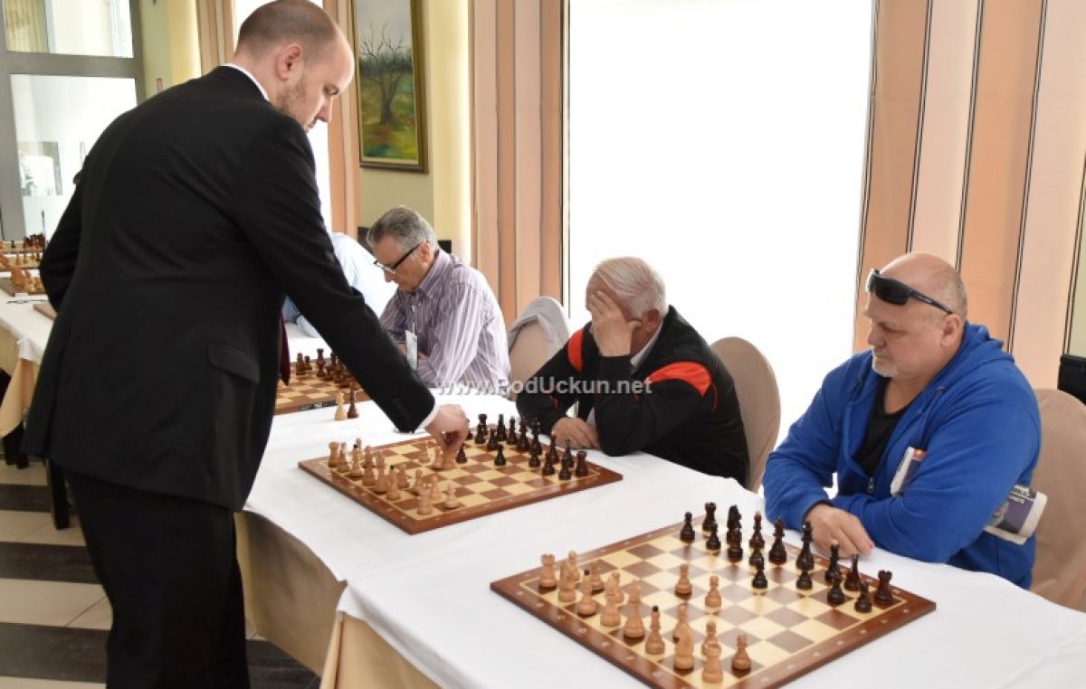 FOTO/VIDEO Šahovski vikend u Lovranu – Šestogodišnji Erik Golubović ‘namučio’ velemajstora Marina Bosiočića