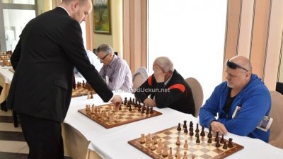 FOTO/VIDEO Šahovski vikend u Lovranu – Šestogodišnji Erik Golubović ‘namučio’ velemajstora Marina Bosiočića