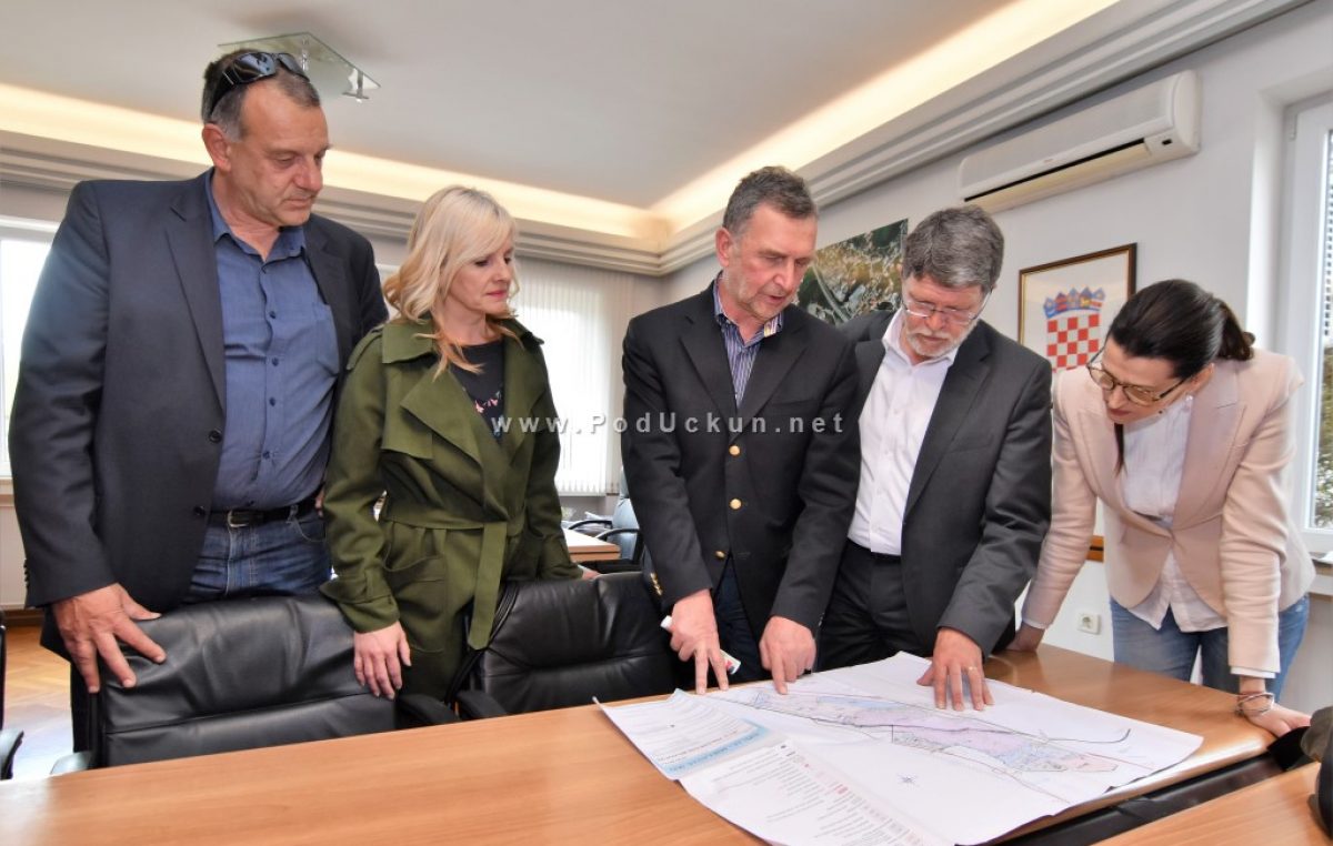 FOTO SDP-ovi kandidati za Europski parlament Tonino Picula i Romana Jerković posjetili Opatiju i Matulje
