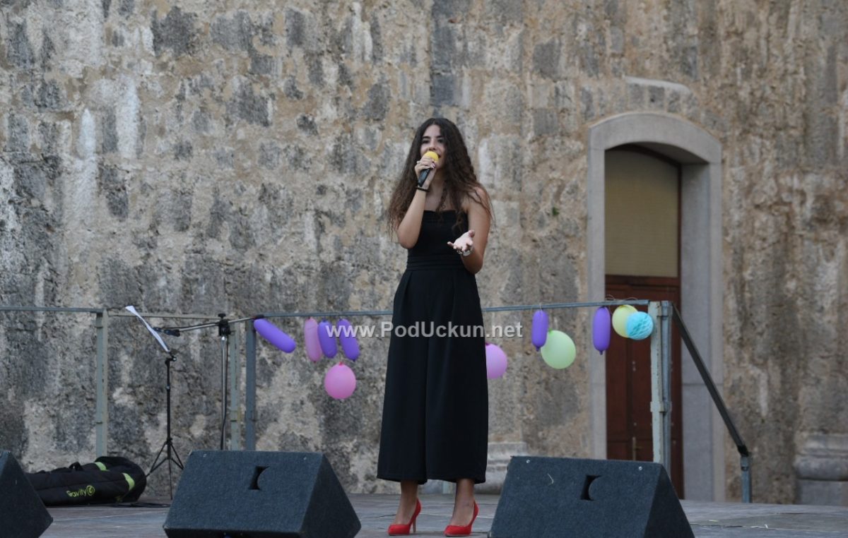 FOTO Mladi pjevači oduševili svojim izvedbama – Na Crekvini održan dječji festival Kastafski glasi
