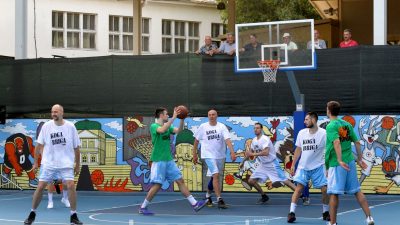 FOTO Uzbudljiva sportska večer s dobrim ciljem – Humanitarna košarkaška utakmica okupila brojne sportske veličine @ Zamet