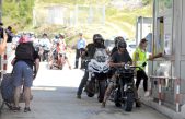 FOTO/VIDEO Nova akcija protiv mostarine završena bez velike drame: Plaćanju lipama odazvalo se četrdesetak motorista