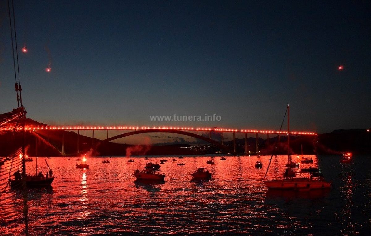 VIDEO/FOTO Noć kada je ‘gorio’ Krčki most – Armada bakljama odala počast za 222 poginula branitelja