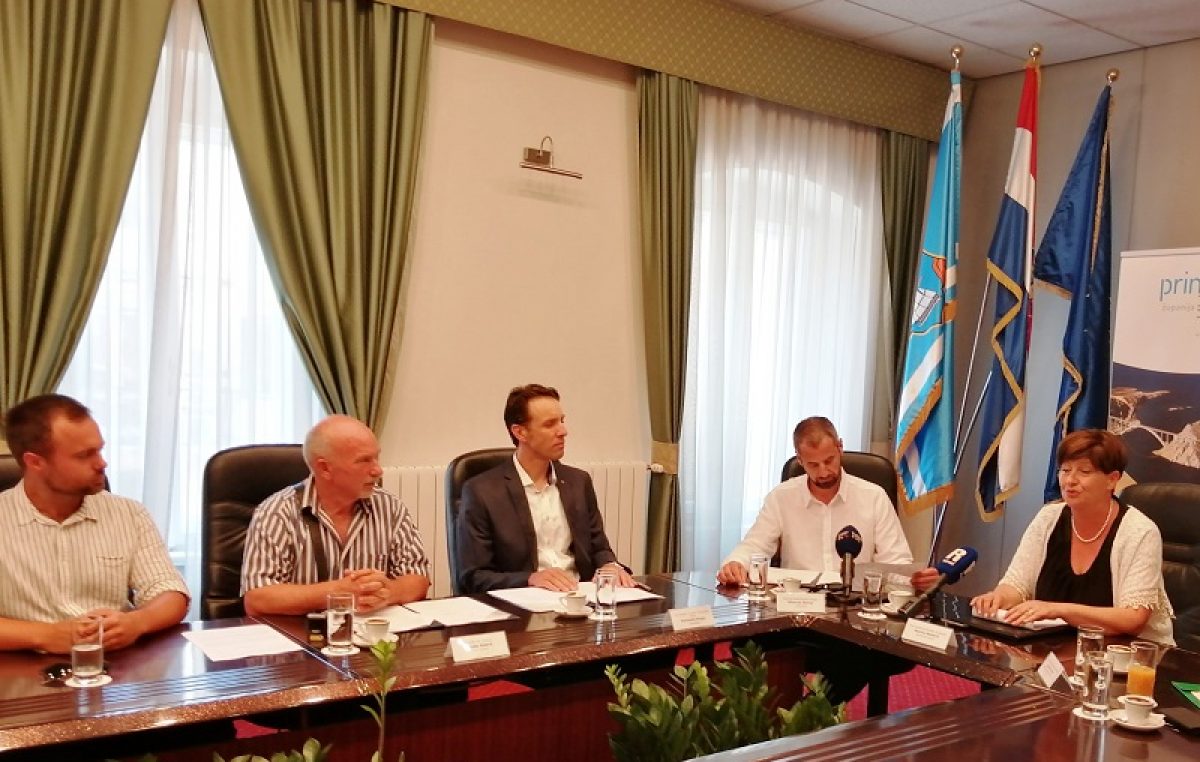 ﻿Potpisan Okvirni sporazum i Ugovor o građevinskim radovima na dogradnji obale i izgradnji obalne šetnice u Mošćeničkoj Dragi