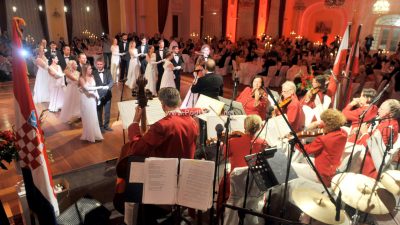 FOTO/VIDEO U Kristalnoj dvorani hotela Kvarner sinoć je održan tradicionalni Bečki bal @ Opatija
