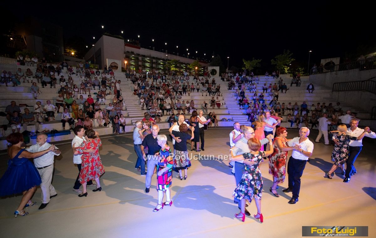 FOTO/VIDEO Ispunjen plesni podij na zatvaranju Matuljskih ljetnih večeri