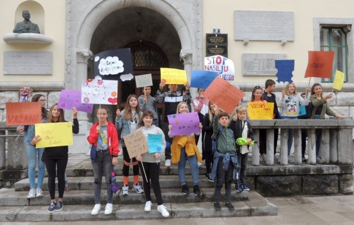 FOTO Dječji vijećnici DGV-a Opatija sudjelovali u šetnji „Koračajmo zajedno za dječja prava“ @ Opatija