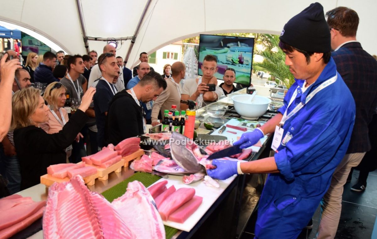 FOTO/VIDEO Tuna cutting i Sushi Masterclass na sajmu HoReCa Adria obilježio veliki interes posjetitelja