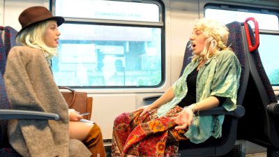 FOTO/VIDEO Komedija o vlaku predstavljena u vlaku od Rijeke do Matulja: Svaka izvedba predstave ‘HŽ i mi’ kasnit će barem 15 minuta!