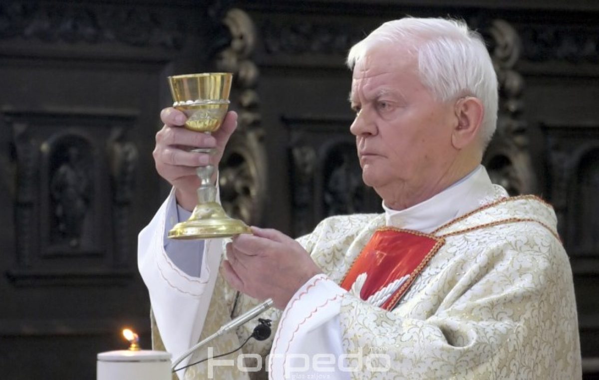 Nakon 40 godina velečasni Franjo Jurčević oprostio se od svojih župljana