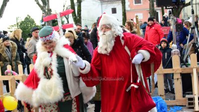 FOTO/VIDEO Advent u Kastvu – Baka i Djed Mraz razveselili brojne mališane na Crekvini