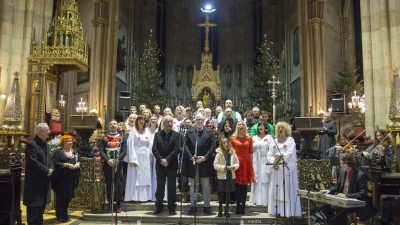 VIDEO/FOTO Pedeset kvarnerskih glazbenika ‘osvojilo’ velebnu katedralu: Koncert ‘Božić je judi’ gostovao u Zagrebu