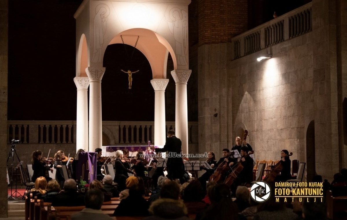 FOTO/VIDEO Opatijski komorni orkestar održao Božićni koncert posvećen djelima velikih romantičara