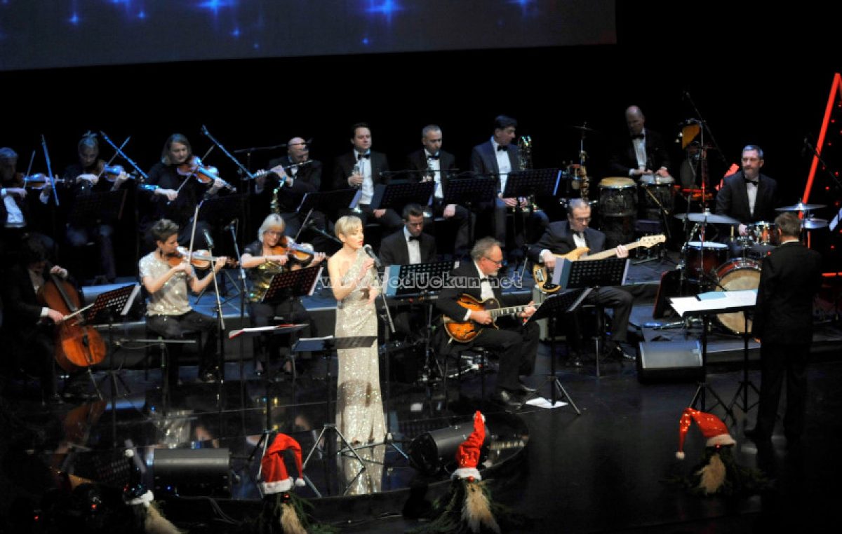 FOTO/VIDEO Održan koncert Radosne note Božića – Renata Sabljak i Đani Stipaničev oduševili publiku @ Opatija