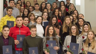 FOTO Potpisani ugovori s 88 učenika i studenata @ Opatija