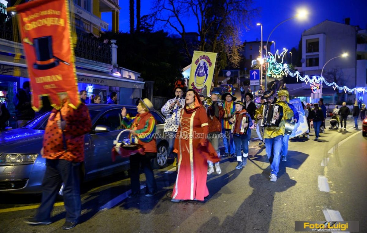 Karneval je stigao u Lovran: Mile Banditić je na pale, a  mjestom vlada maškarano ludilo